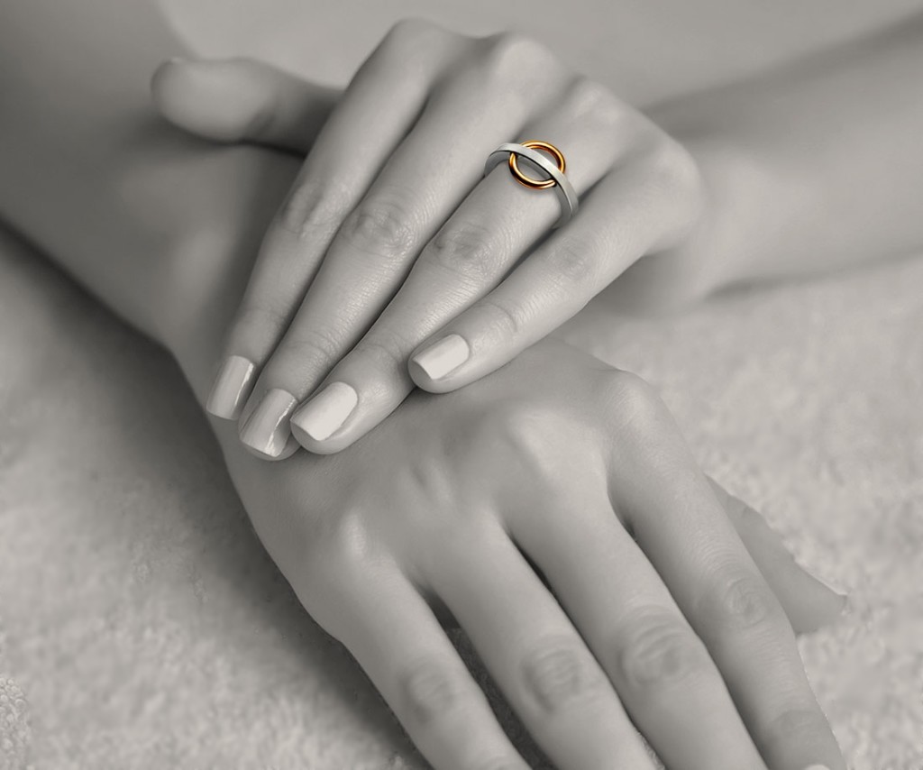 Der Original Wunschring am Finger